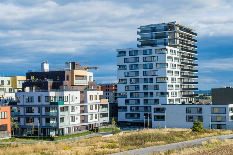 Koupě bytu v novostavbě: Výhodná investice nebo utopení peněz?