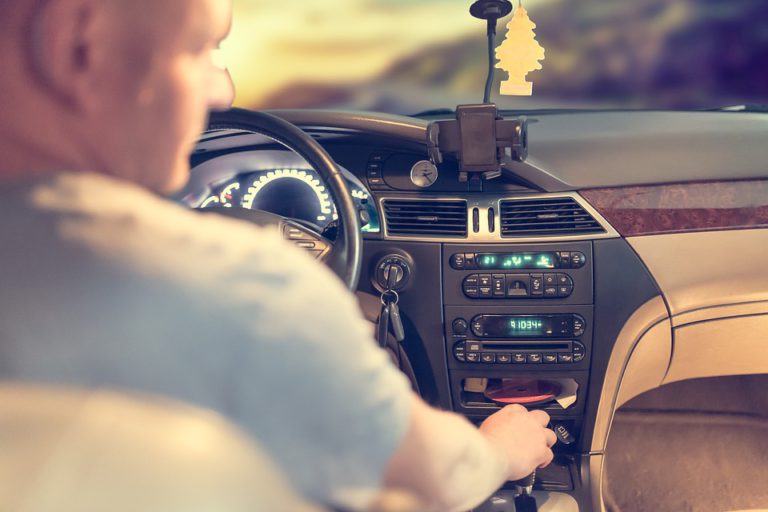Mp3 adaptéry do auta udělají radost každému milovníkovi hudby