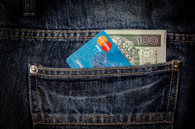 Vyplatí se pořizovat elektro na internetu?