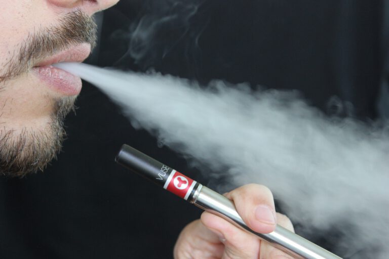 Může být elektronická cigareta dobrý dárek? Proč by ne, zde máte nápady, jak ji vylepšit
