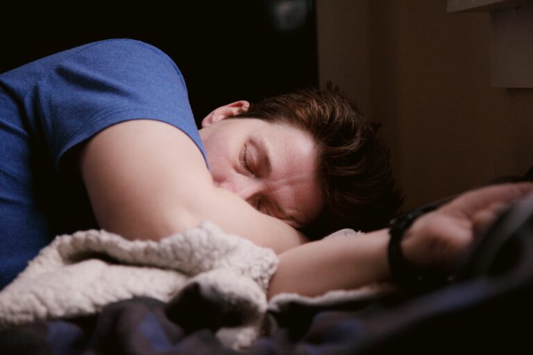 Nejčastější důvody, proč máte nekvalitní spánek s bolestmi