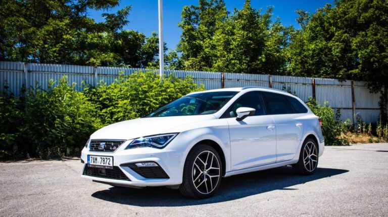 Seat Leon je fešákem na městské projížďky i celodenní túry po venkově