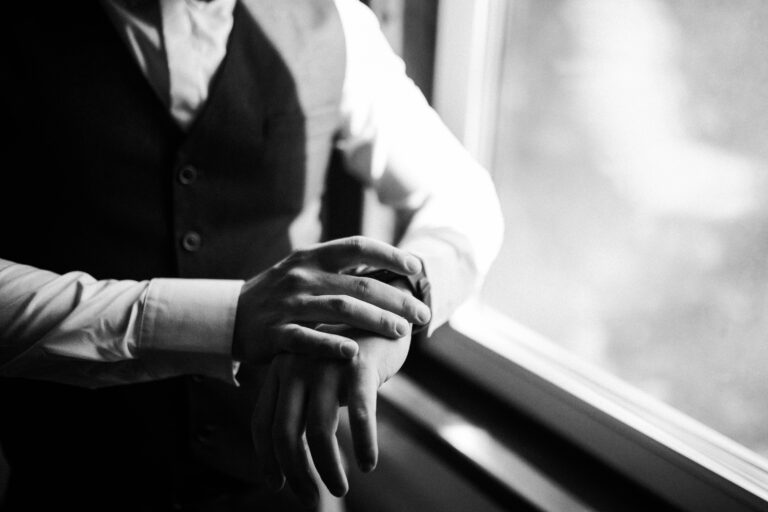 Pánské náramky na ruku do elegantního outfitu? Proč by ne!