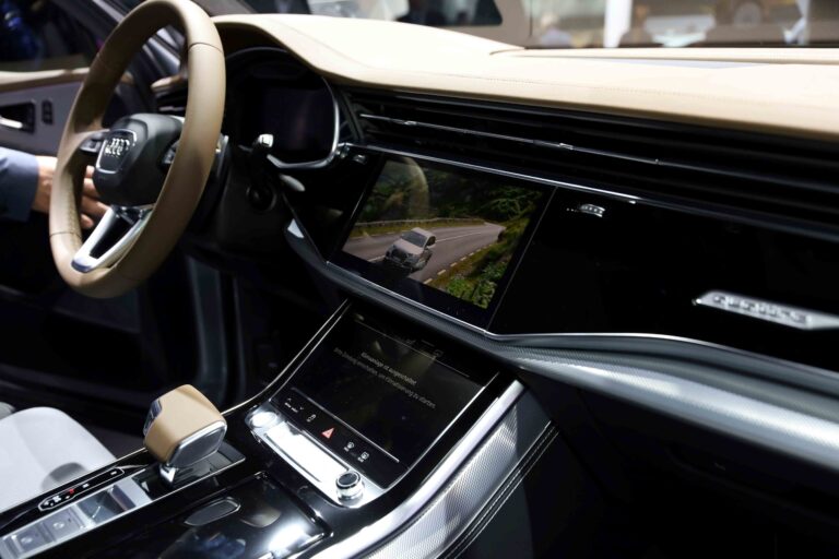 Dokonalý komfort a spolehlivost, bez sebemenších kompromisů. To je rodinné SUV Audi Q7