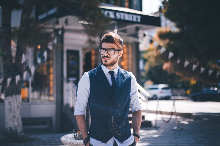 Doplňky k elegantním outfitům, které mužům zkrátka sluší