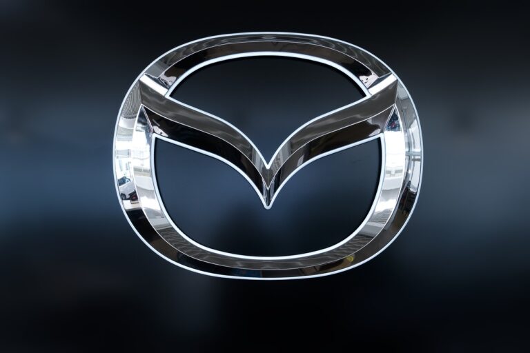 Mazda CX-9 je skvělým vozem, který kombinuje výkon, pohodlí a prostornost.