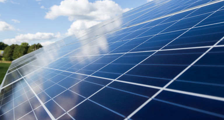 Jak fungují komerční fotovoltaické systémy?