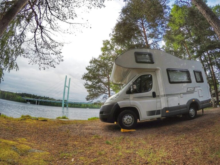 Energetická nezávislost pro váš karavan: řešení na míru pro moderní cestovatele