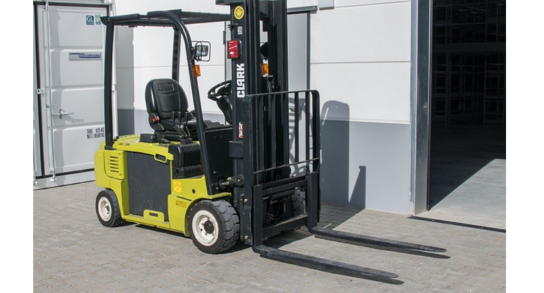 Půjčovna techniky jako efektivní řešení pro logistiku i stavebnictví