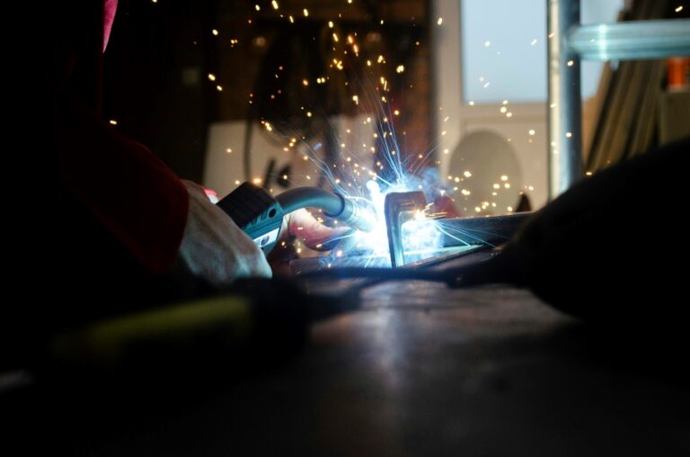 Přenosná elektrodová svářečka – mobilní řešení pro každého, kdo potřebuje spolehlivý výkon