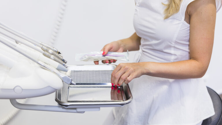Ultrazvukové čističky ve zdravotnictví nastavují vysoký standard hygieny bez kompromisů
